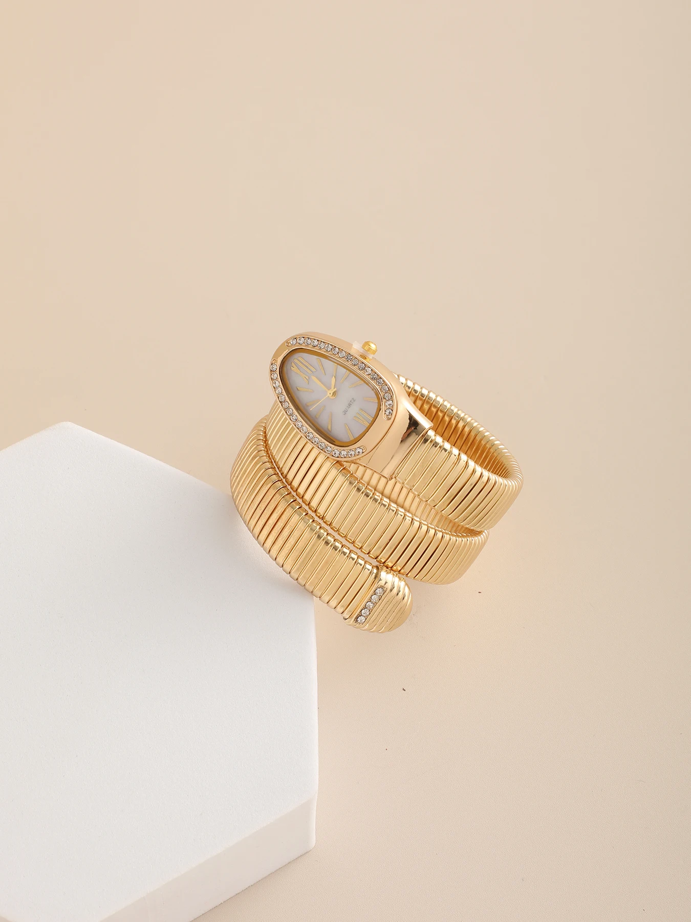 

Женские часы-браслет в форме змеи, легкая роскошь, нишевые женские часы для женщин, женские часы с головой змеи