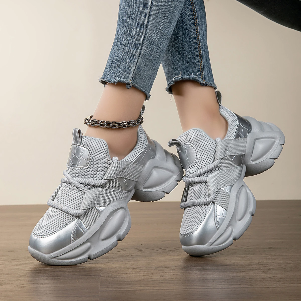 

2025 повседневная спортивная обувь для папы 36–42 на толстой подошве для роста, модные модные универсальные кроссовки для женщин