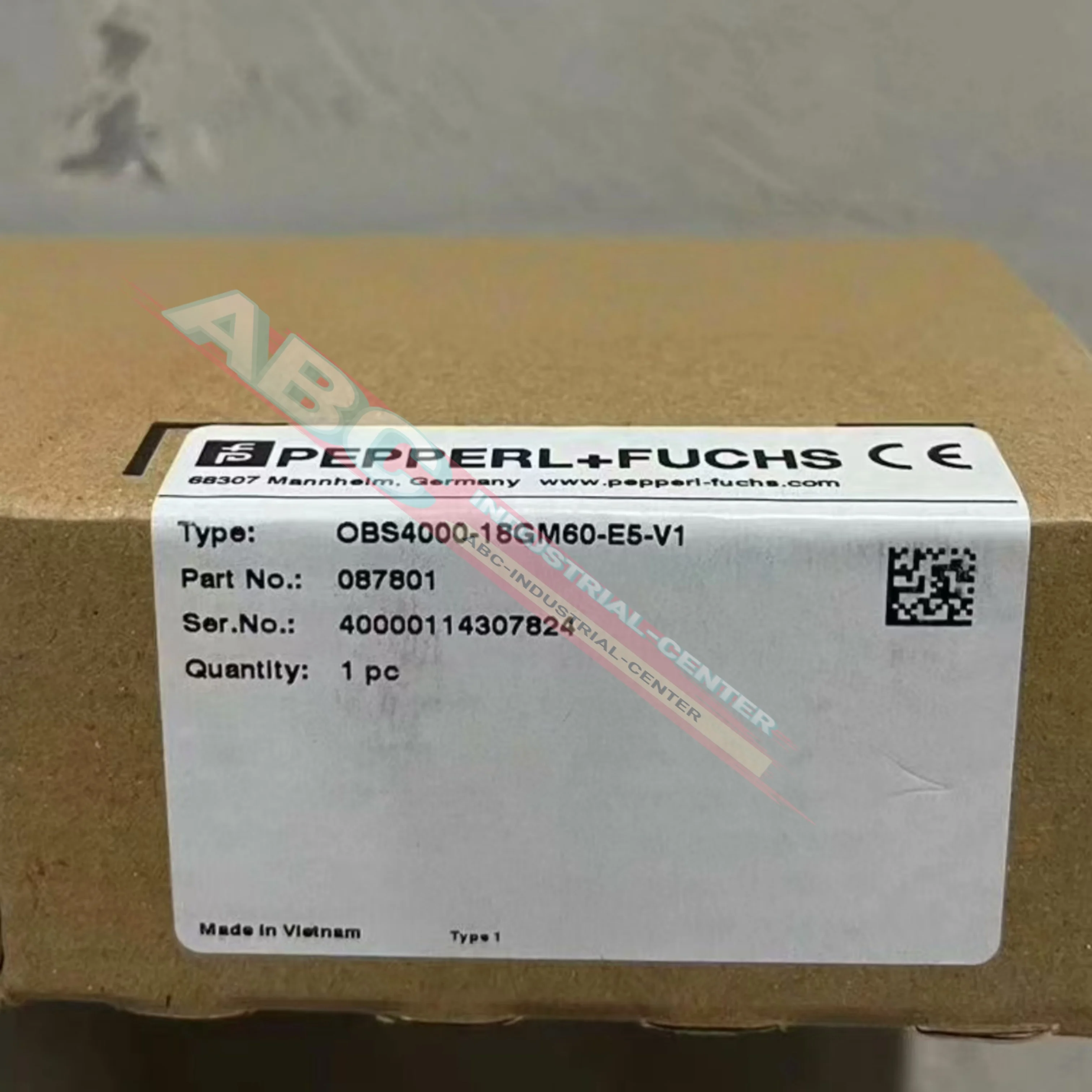 

Фотоэлектрический датчик OBS4000-18GM60-E5-V1, новый