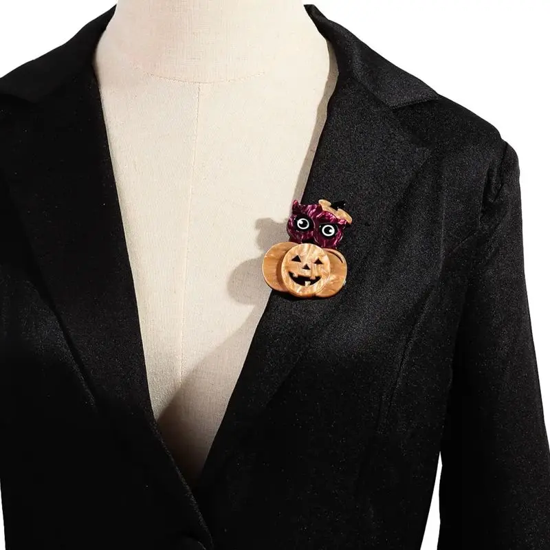 Halloween Day Acrylic Bat Night Light Brooches for Women Glitter Pumpkin Brooch Lapel Pins Clothing 2024 Trend Accessories