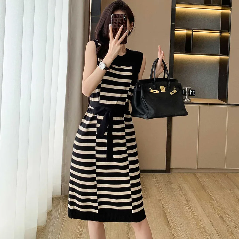 Dzianinowe sukienki imprezowe w paski dla kobiet na lato Elegancki temperament Okrągły kołnierzyk Bez rękawów Casual Lace Up Midi Dress Femme
