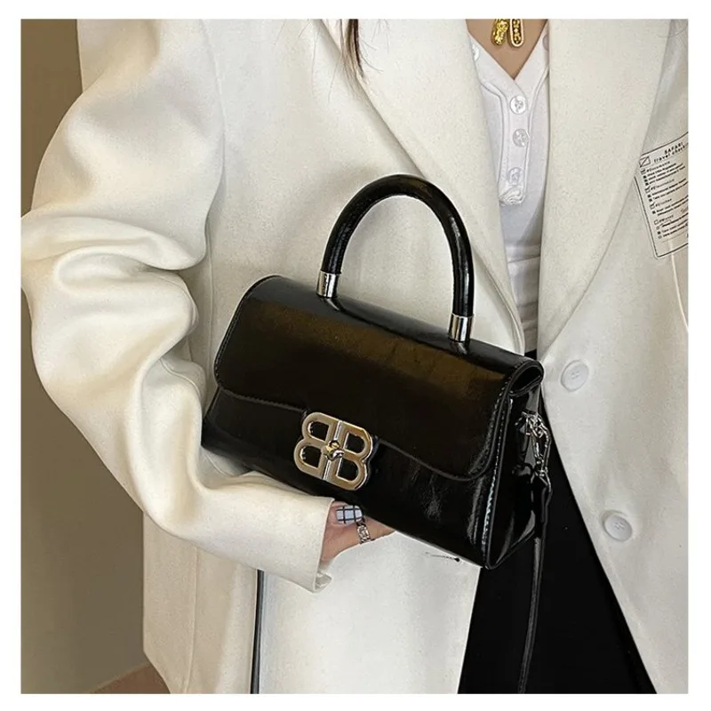 

New Style Sweet Crossbody Bag - High-End Niche Trendy Design for Girls' Retro Casual Daily Outfits Versatile Use