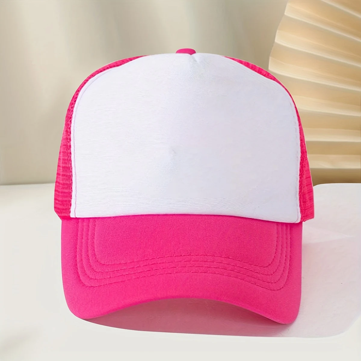 หมวกตาข่ายเบสบอลสีทึบ ระบายอากาศได้ดีและกันแดดสําหรับฤดูใบไม้ผลิและฤดูร้อน หมวกคนขับรถบรรทุก สไตล์มินิมอลสําหรับเดินทางกลางแจ้ง