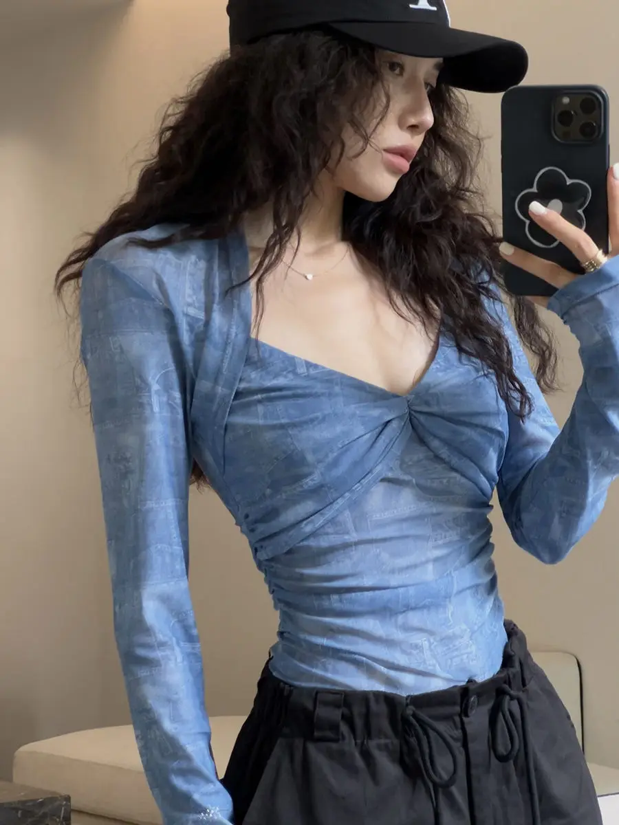 

2025 Summer Blue Printed V-Neck Long Sleeve T-Shirts Women's Sweet Spicy Waist Cinching Thin Figure Flattering Y2K Chic Blouse