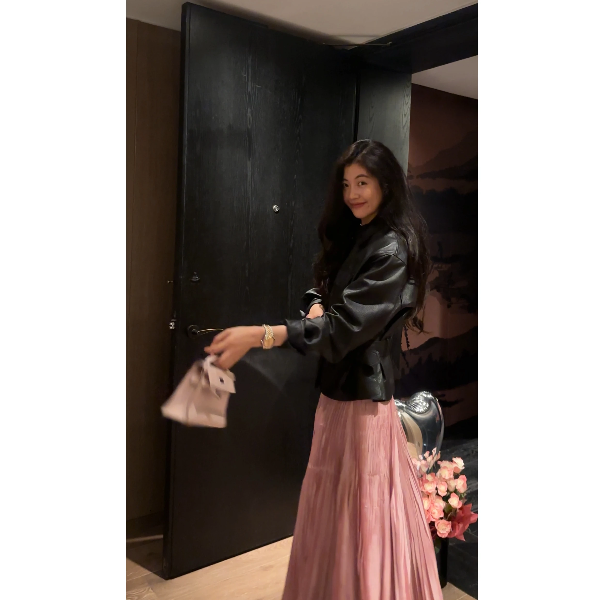 NCOU 黒ショートカラーレザージャケット女性のクールなスタイルレトロハイエンド感覚秋の新ファッションレディースコート