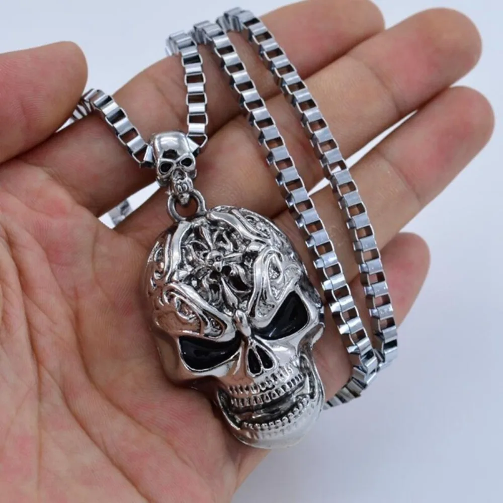 Hip Hop Retro Evil Skull Necklace Metal Skull Pendant Collar Gothic Skull Chain Skull Fashion Men and Women Punk Style Jewelry