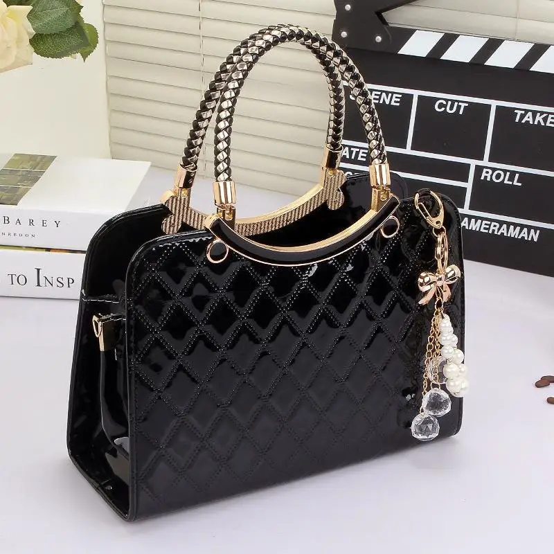 Luxury Simple Shells Leather Handbag Famous Brands Designer Female Tide Knitting Shoulder Bag with Hanging Ornament High Quality