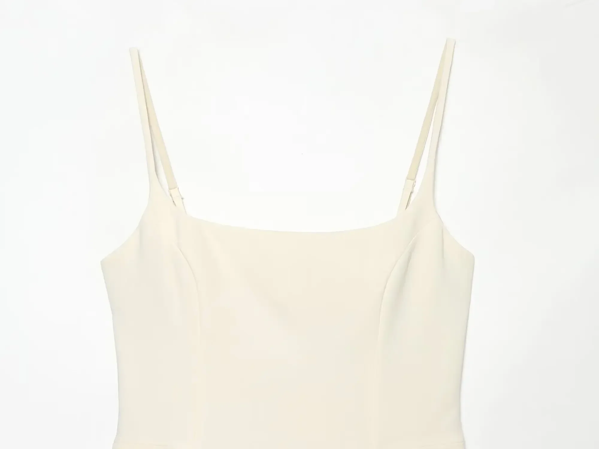 KONDALA Damen Elegantes, einzigartiges Camisole-Top mit unregelmäßigem Saum – Sommer 2026 Trendiges, sexy, lässiges, schmales Oberteil für Frauen – Minimalistisches, schickes Trägertop – Detail 7