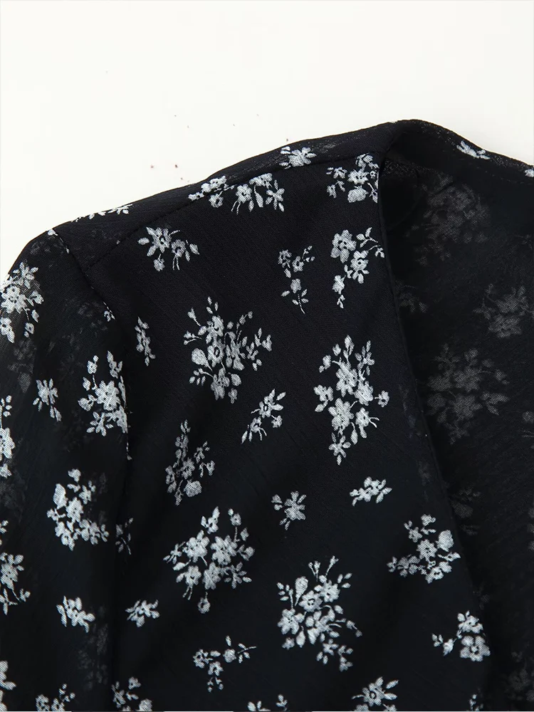 Nueva moda femenina de estilo europeo, vestido en capas estampado de manga larga, versátil, elegante y sencillo con cuello en V