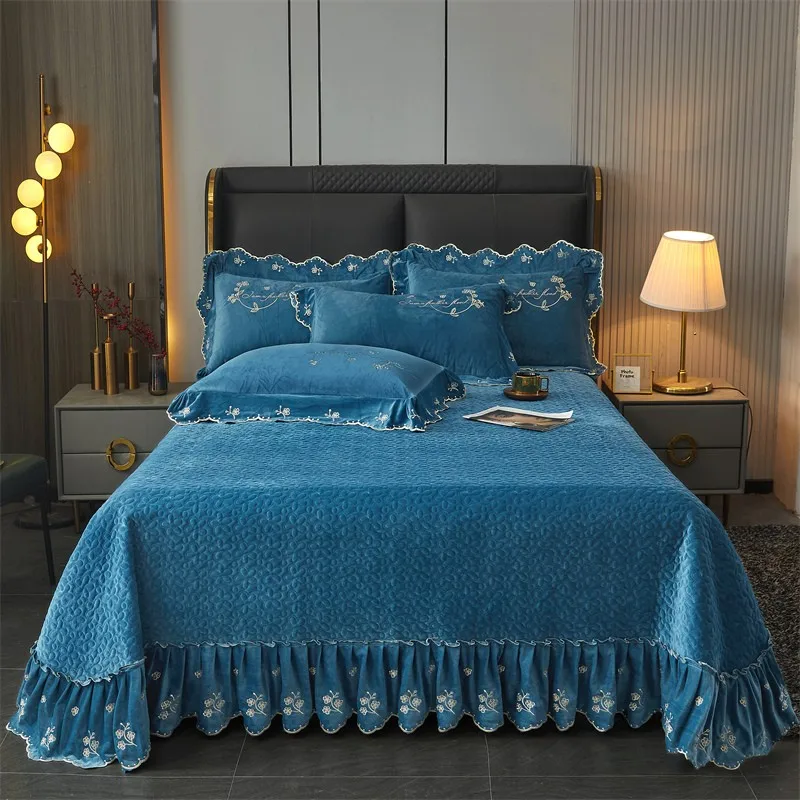 

Luxury Winter Warm Velvet Chic Lace Ruffles Quilted Coverlet Bedspread thick Bed Cover set With Pillowcases King Superking size