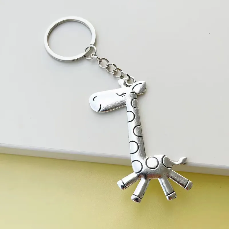 New Fashion Key Chain Running Giraffe Pendant Cute Giraffe Car Ornament Key Chain