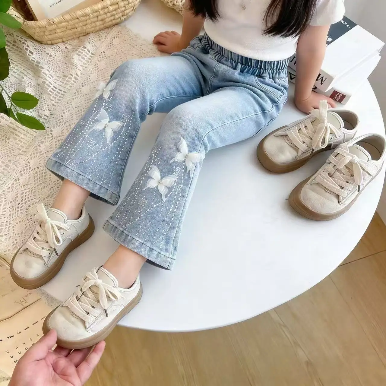 

Spring and Autumn Girls' Bright Diamond Jeans Fashion New Children's Bell bottom Pants 90-150CM