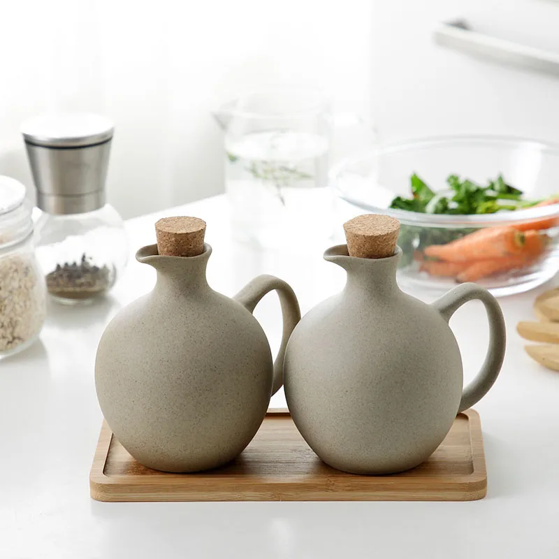 

Pottery Seasoning Pot Household Kitchen Simple Creative Ceramic Seasoning Bottle Soy Sauce Bottle Oil Pot With Wooden Lid ZD277