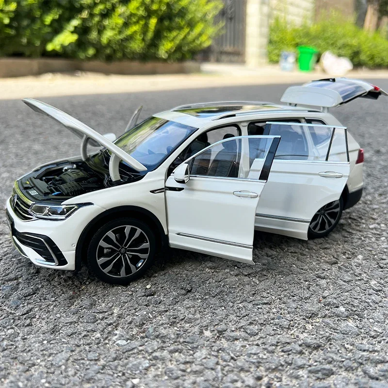 1:18 TIGUAN L 2022 SUV Simulation Alloy Car Model Diecast Toy Ornaments Souvenir Collectible Toys