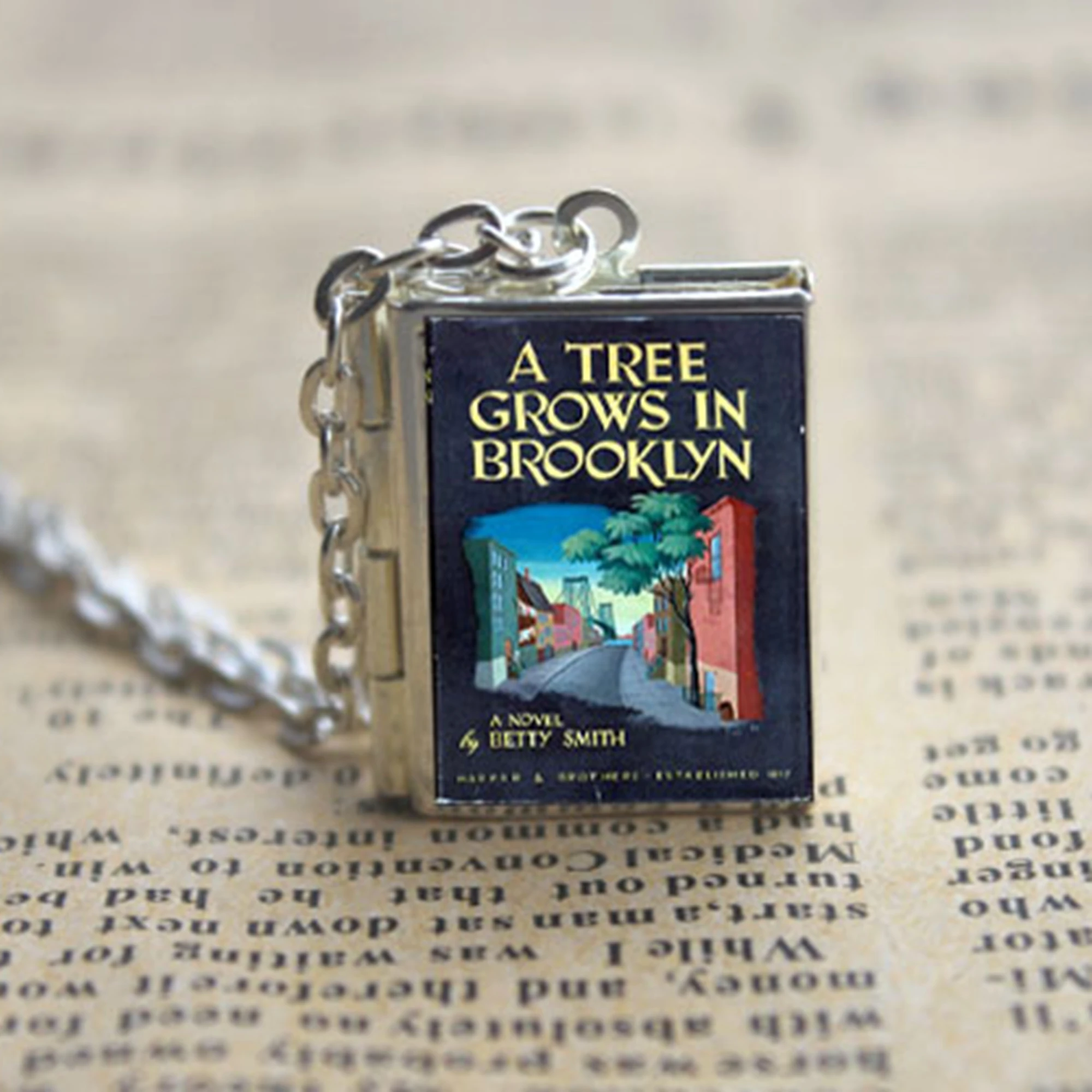 A Tree Grows in Brooklyn Betty Smith  Classic Novel Book Cover Locket Necklace keyring silver & Bronze tone