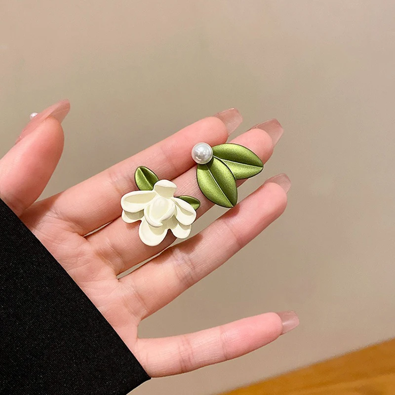 2025 Asymmetry Imitation pearl Stud Earrings Flower Earrings Ins Girl New Fashion Temperament Women\'s Earrings Jewelry