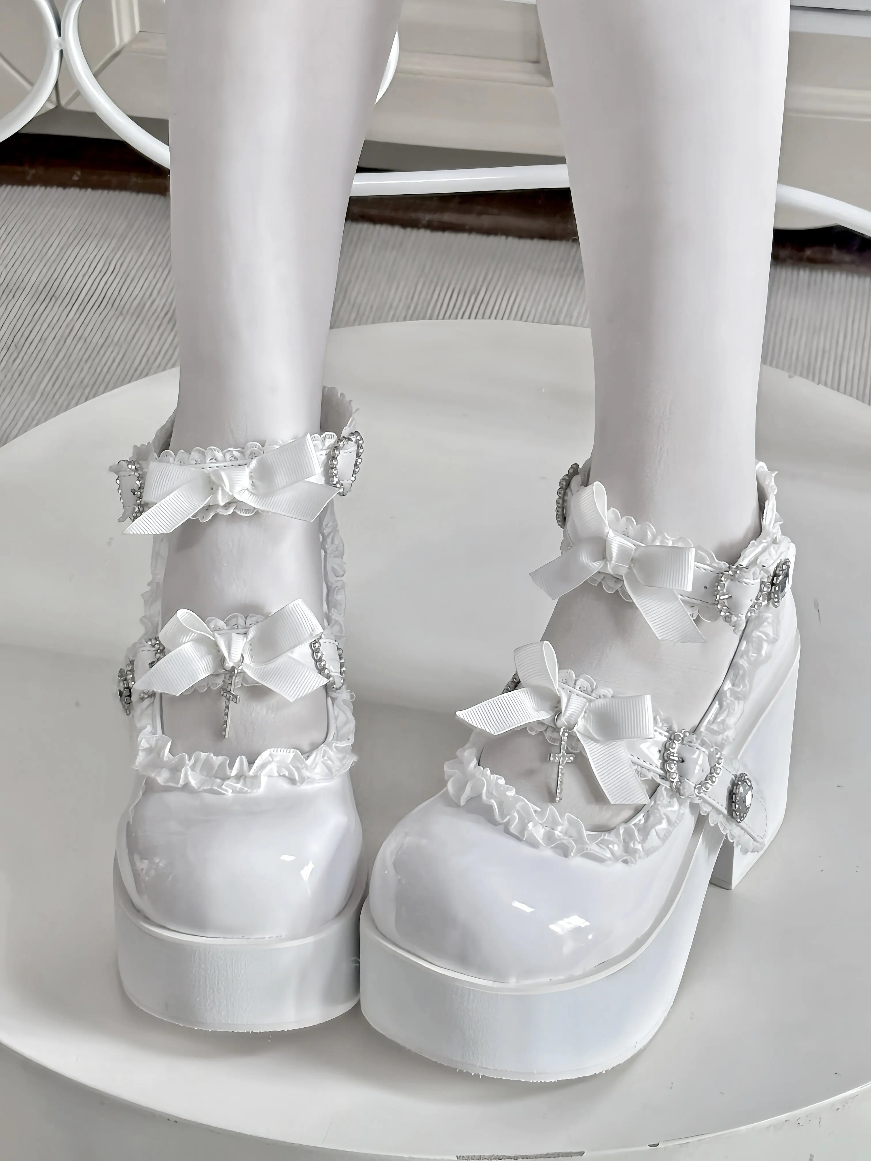 chaussures-mary-jane-a-plateforme-style-gothic-lolita-avec-pendentif-croix-nœud-dentelle-et-volants-talons-epais-pour-la-mode-alternative