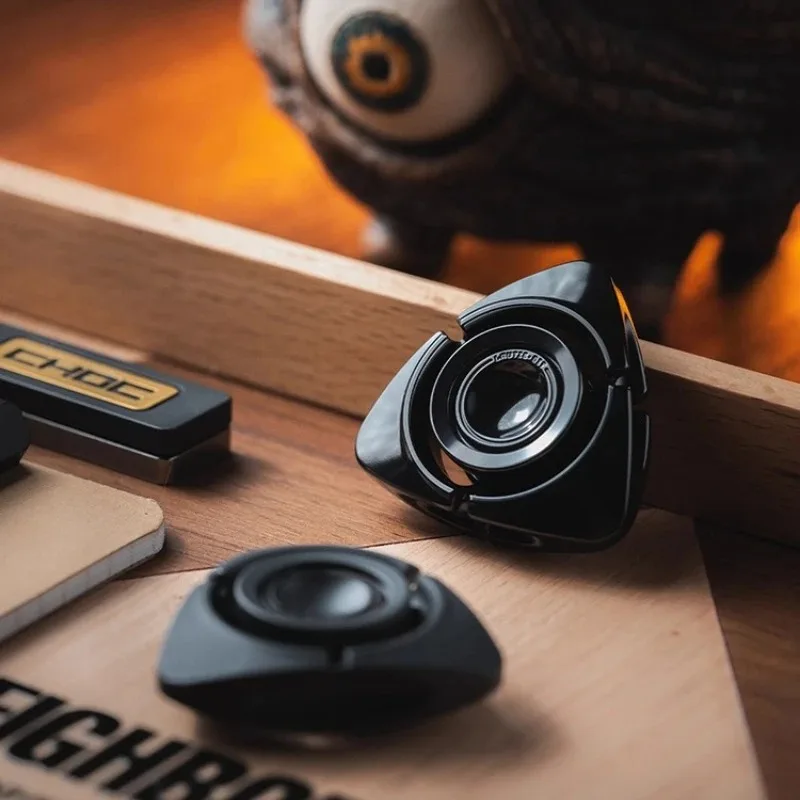 LAUTIE BIT-04 Three-leaf Mechanical Metal Rotating Hollow Black Technology Finger Fingertip Gyroscope Decompression Toy