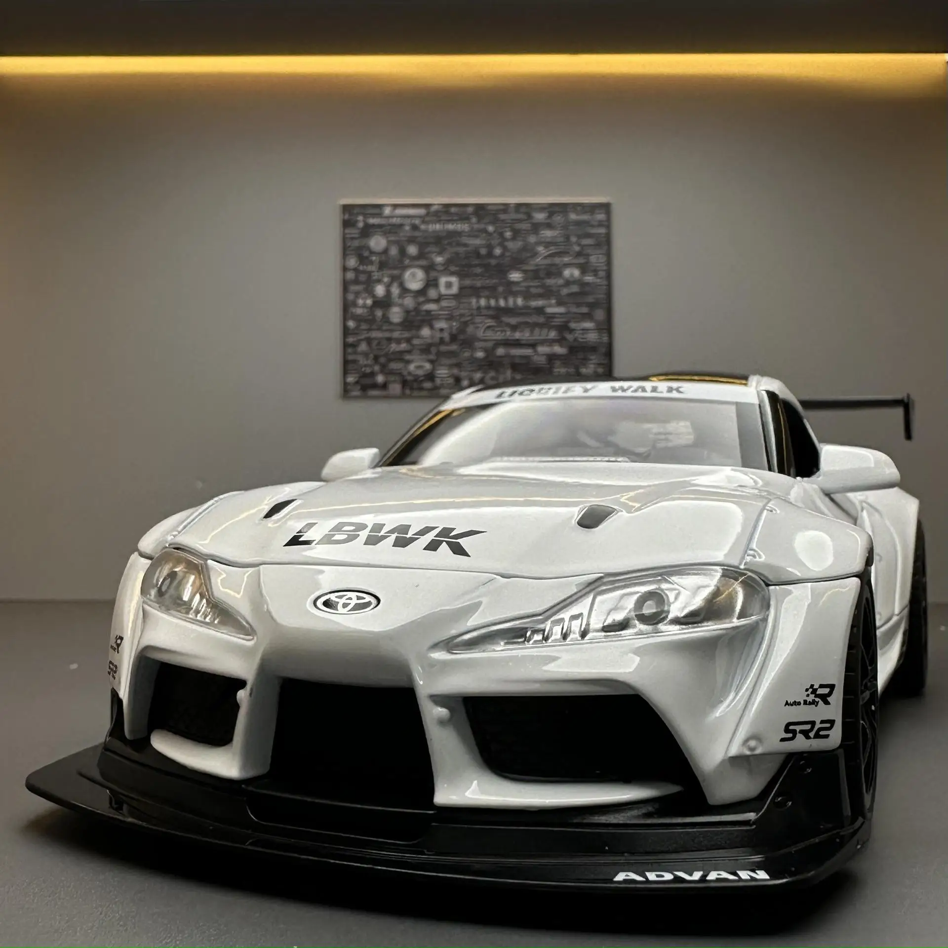 

Модель автомобиля Jiaye Alloy 1:22 Bull Demon King Track Edition, инерционная машинка со звуком и светом, музыкальная модель-украшение