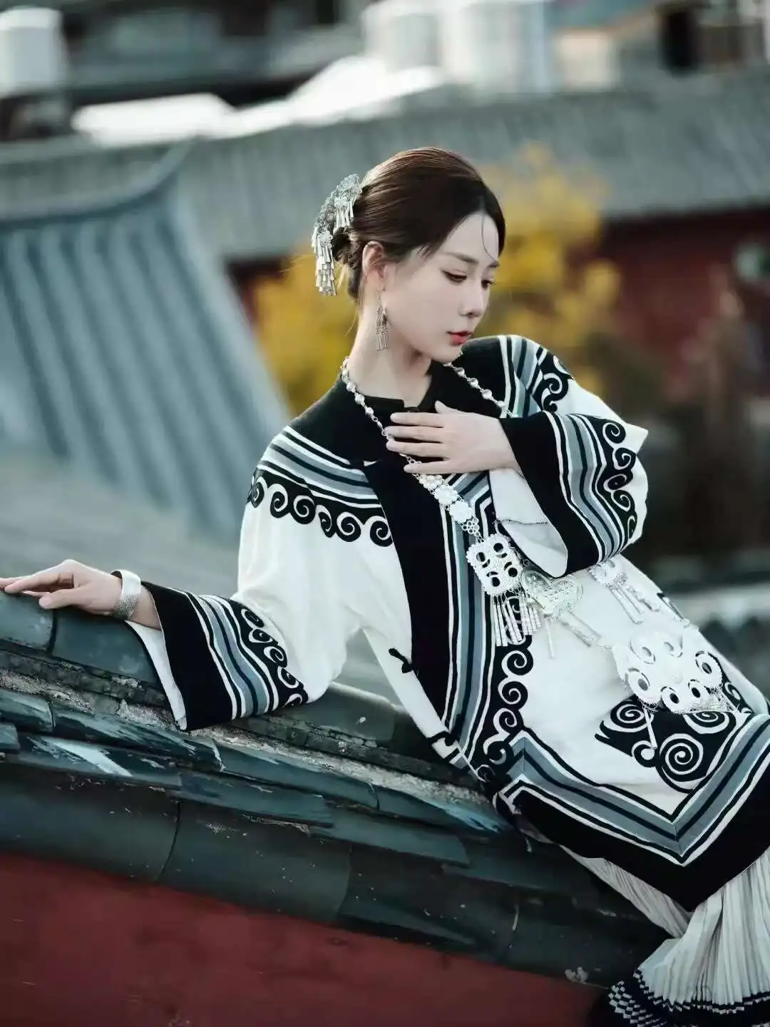 

Yi Ethnic Hanfu Women Autumn White Moonlight Miao Ethnic Style Set Phoenix Ancient City Torch Festival Chinese Style Travel