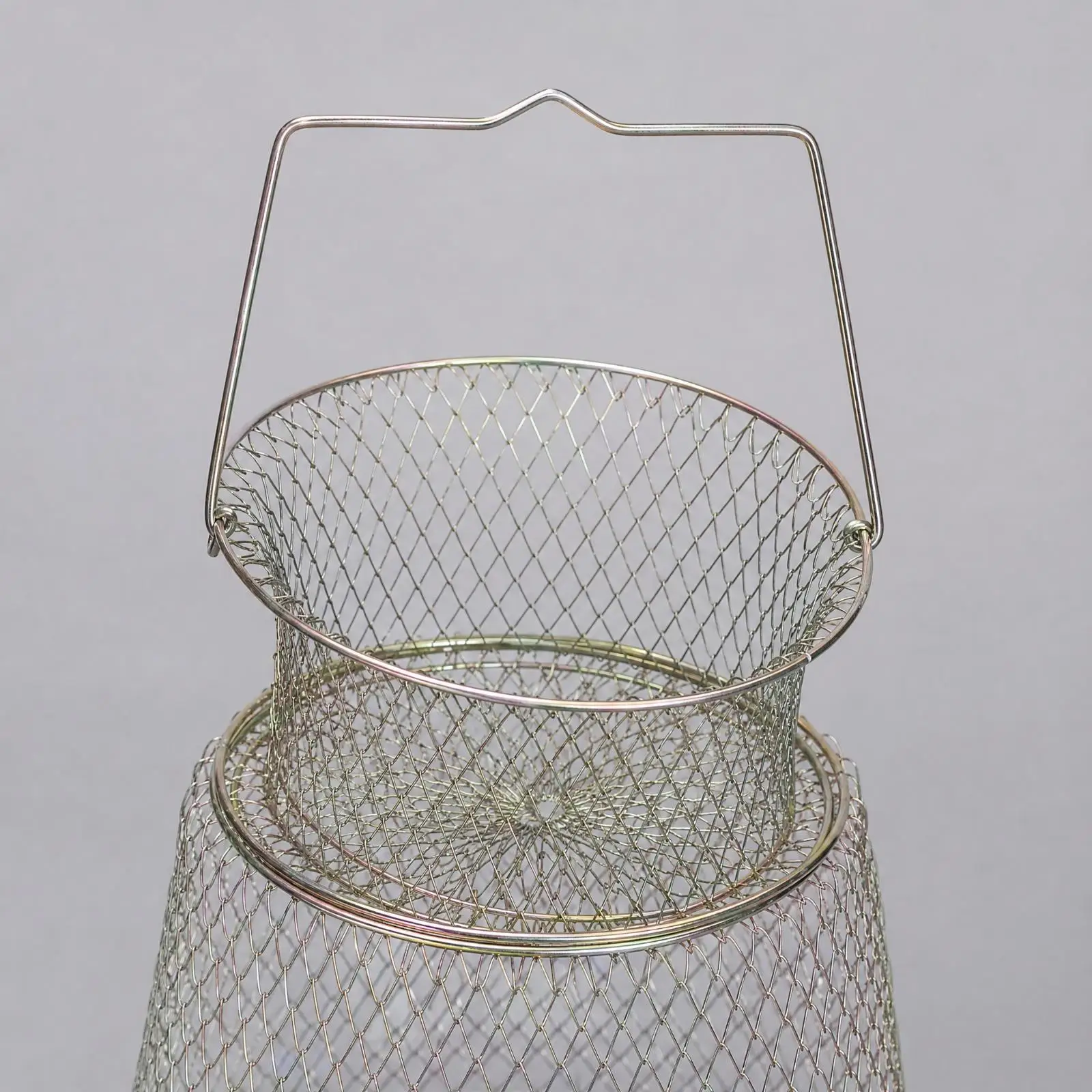Rigid fish enclosure made of galvanized steel wire with handle