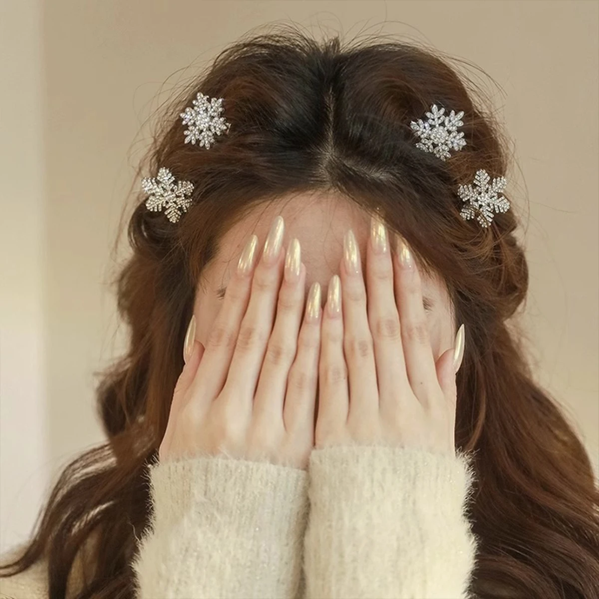 Rhinestone Snow Hair Clip Close-up