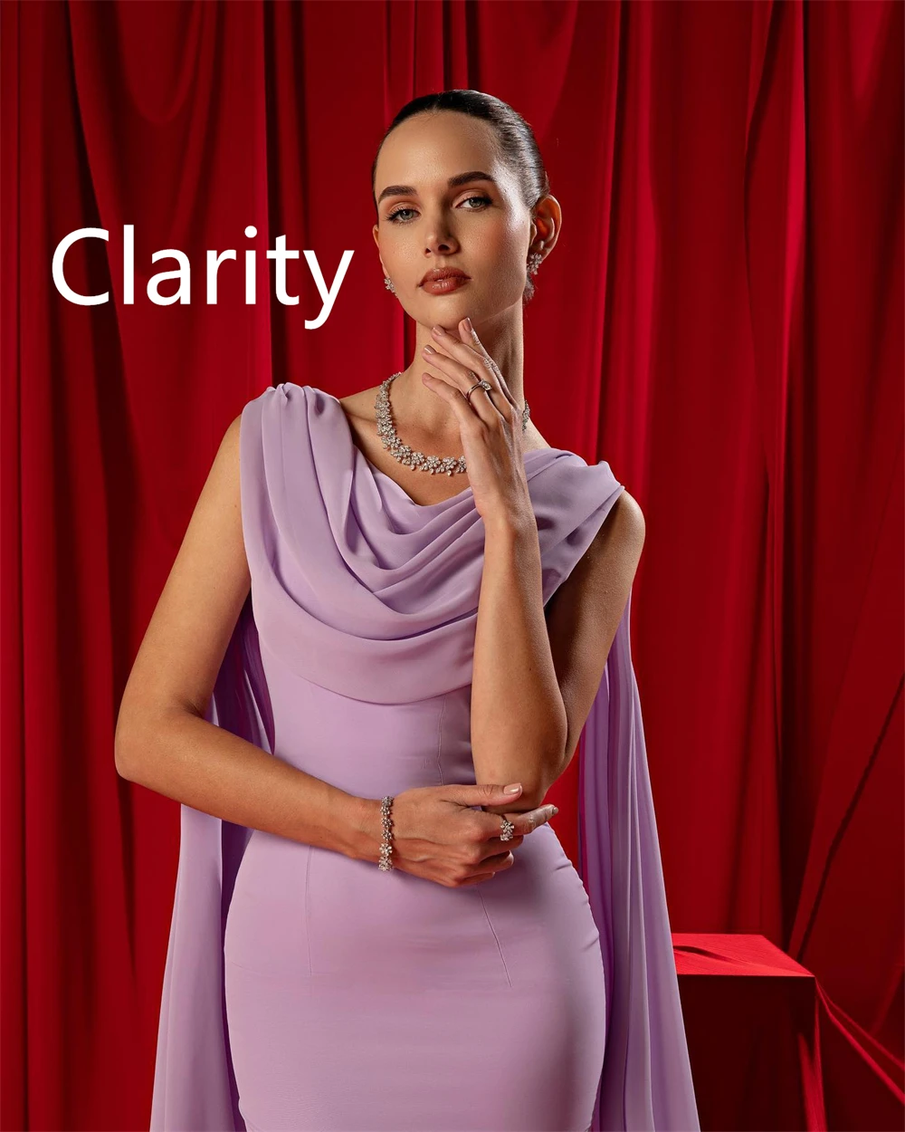 ชุดราตรีผ้าชีฟองสีม่วงสุดหรู ดีไซน์คอวี พร้อมชายกระโปรงแบบวัตโต้ ชุดงานเลี้ยงคืนสู่เหย้าสุดคลาสสิก