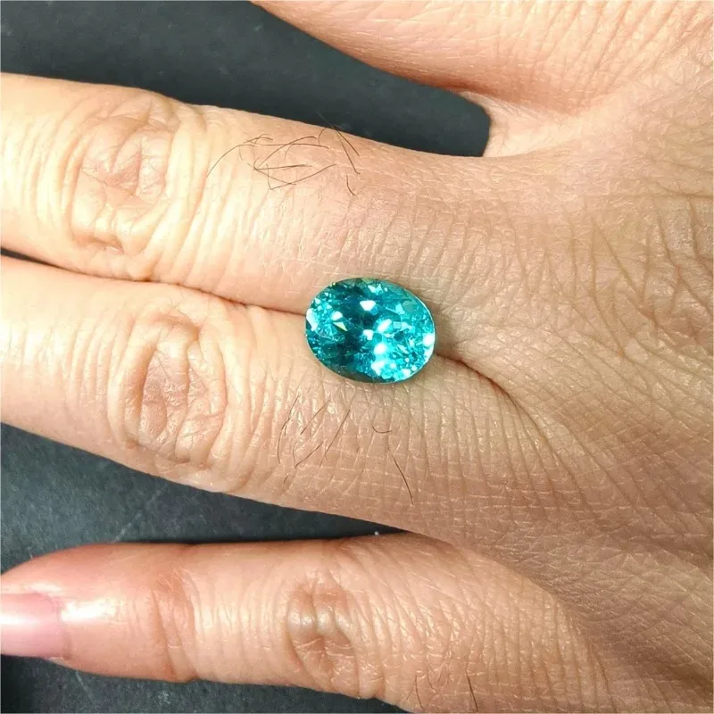 Laborgezüchteter Paraiba-Saphir im Ovalschliff, hochwertiger, im Labor hergestellter Edelstein für die Herstellung von Schmuckstücken, inklusive Zertifikat. – Detail 5