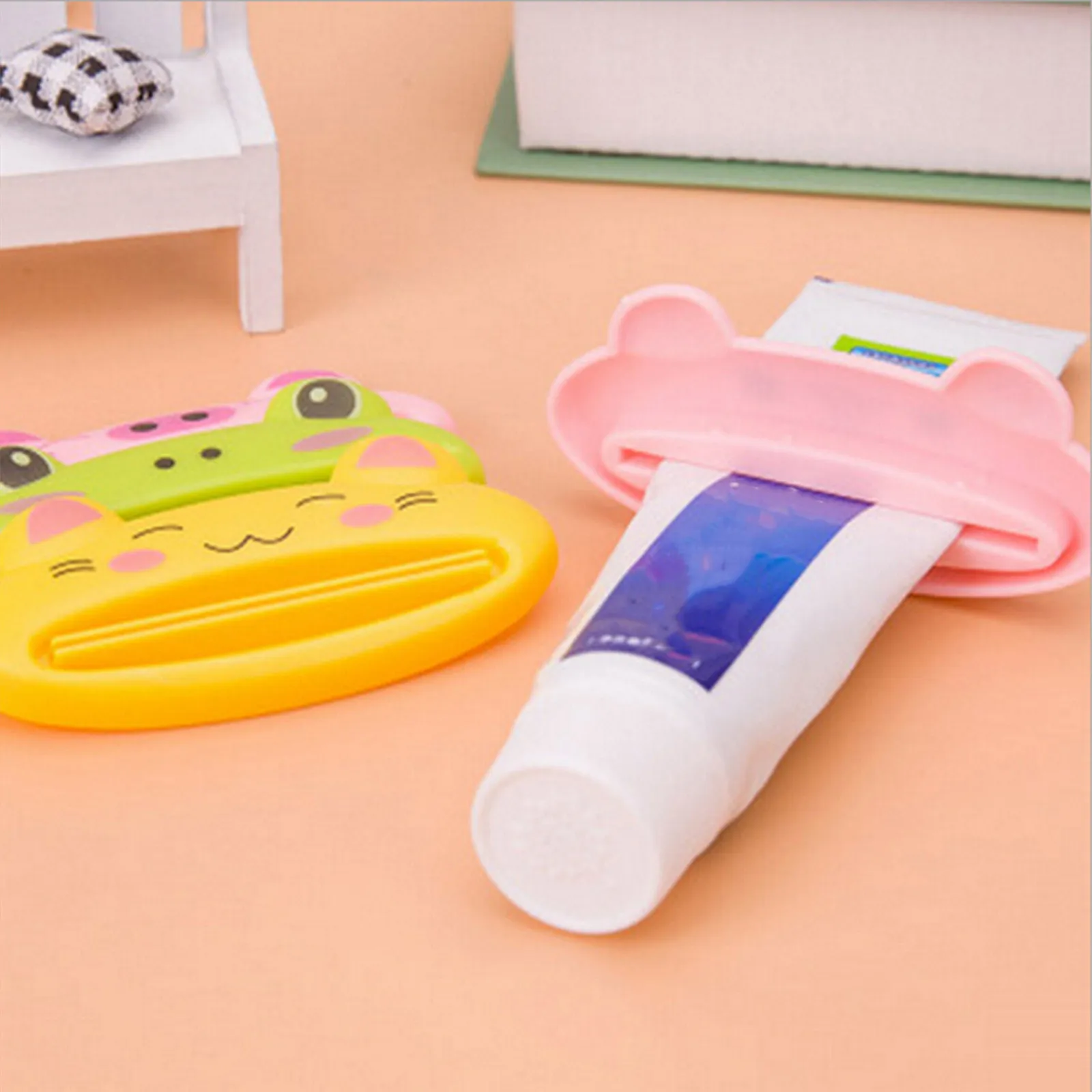 

Animal Shape Toothpaste Squeezer Cute Cartoon Roller Clip for Easy Dispensing Bathroom Organizer Accessory Tube Saver