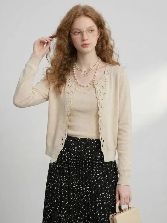 

Комплект из двух предметов ZhuoZhi: нежный жемчужный ажурный кардиган и жилет, новинка 2025 года, высококачественный, мягкий, вязаный, во французском стиле.