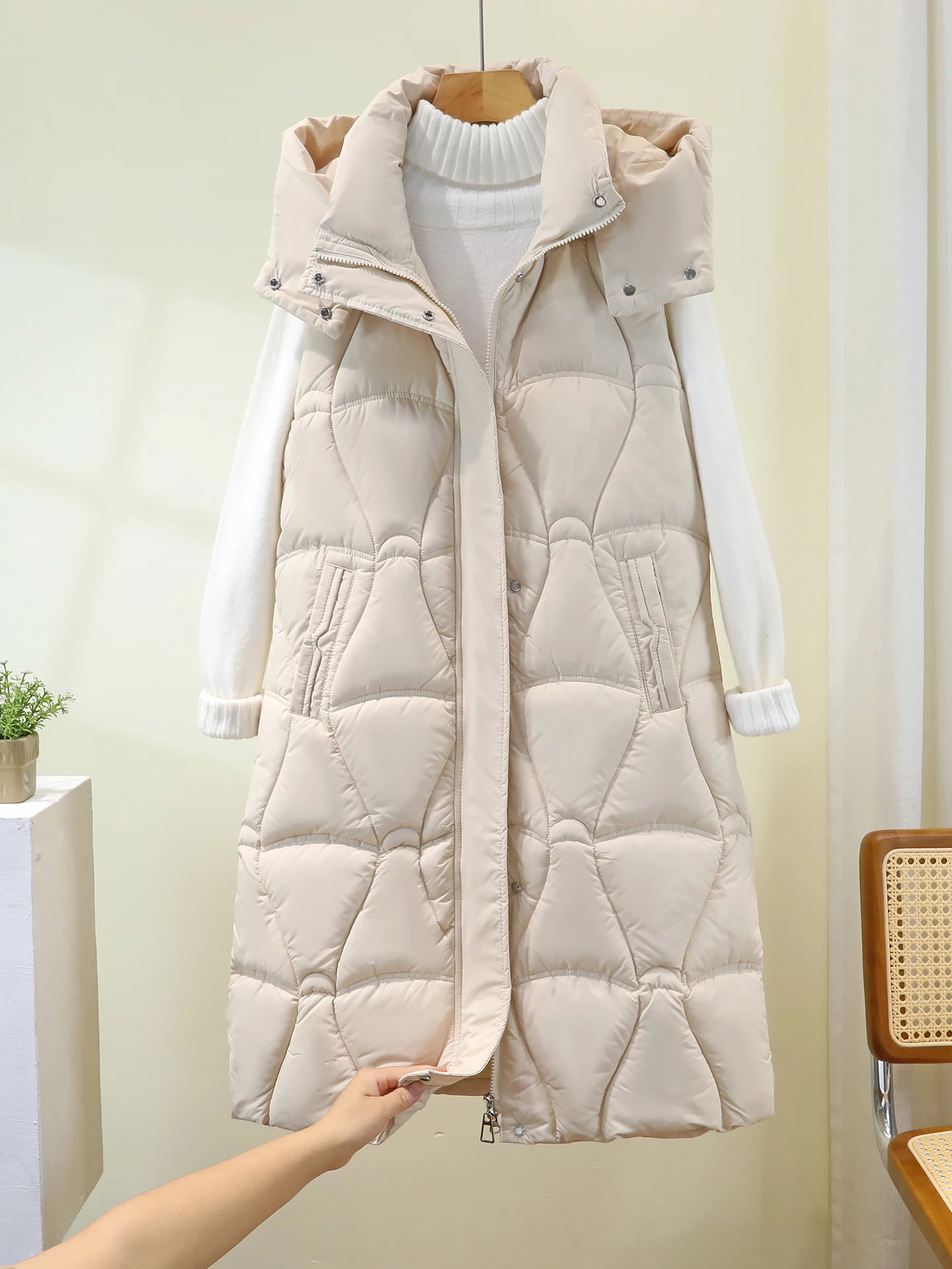 

Утепленный хлопковый жилет женский средней длины со съемным капюшоном, новинка 2025 года, для повседневной носки, на молнии, с комбинированными вставками