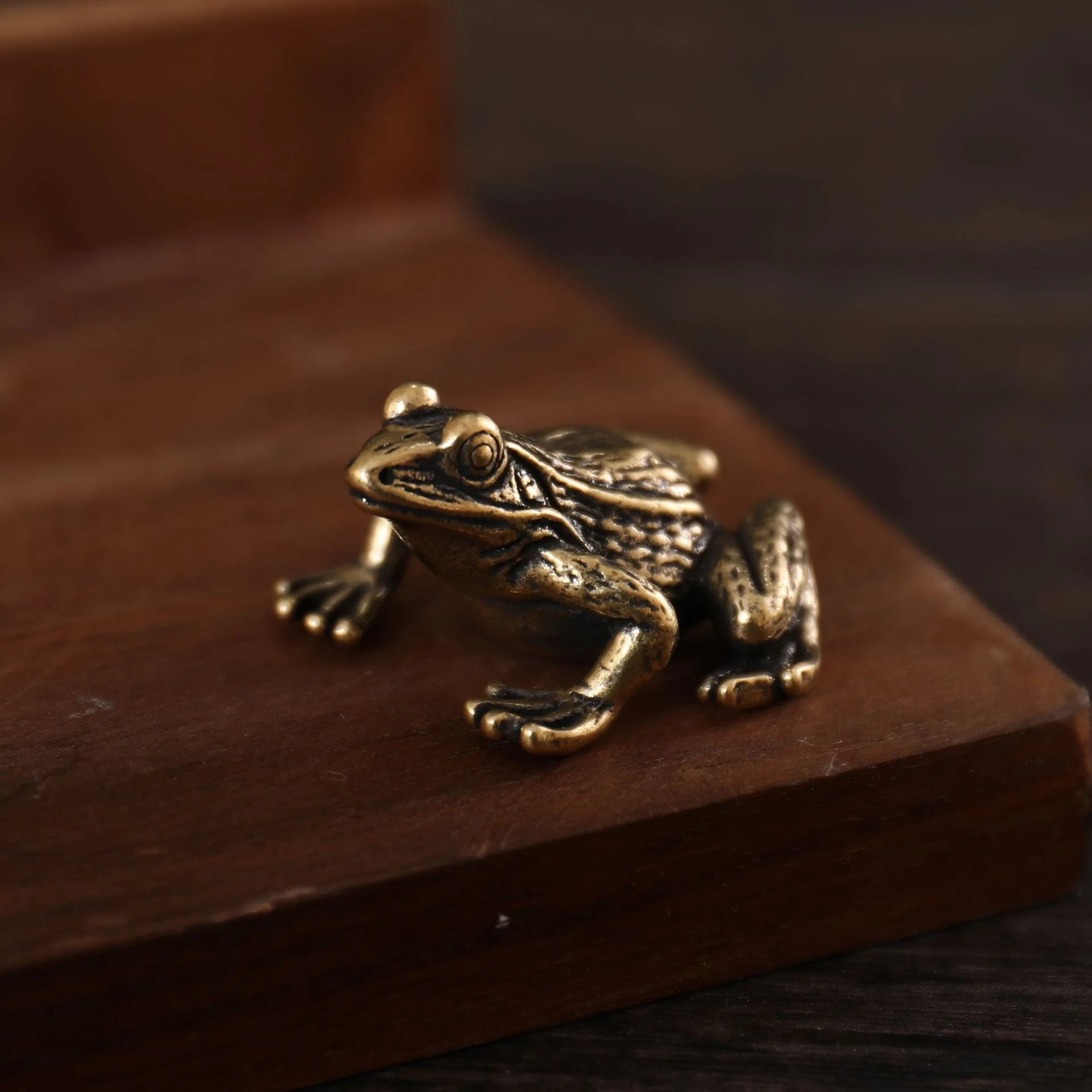 Antique Brass Frog Mini Statue Lucky Feng Shui Ornament Small Copper Toad Figurine Desktop Home Decoration Wealth Craft Gift view 3