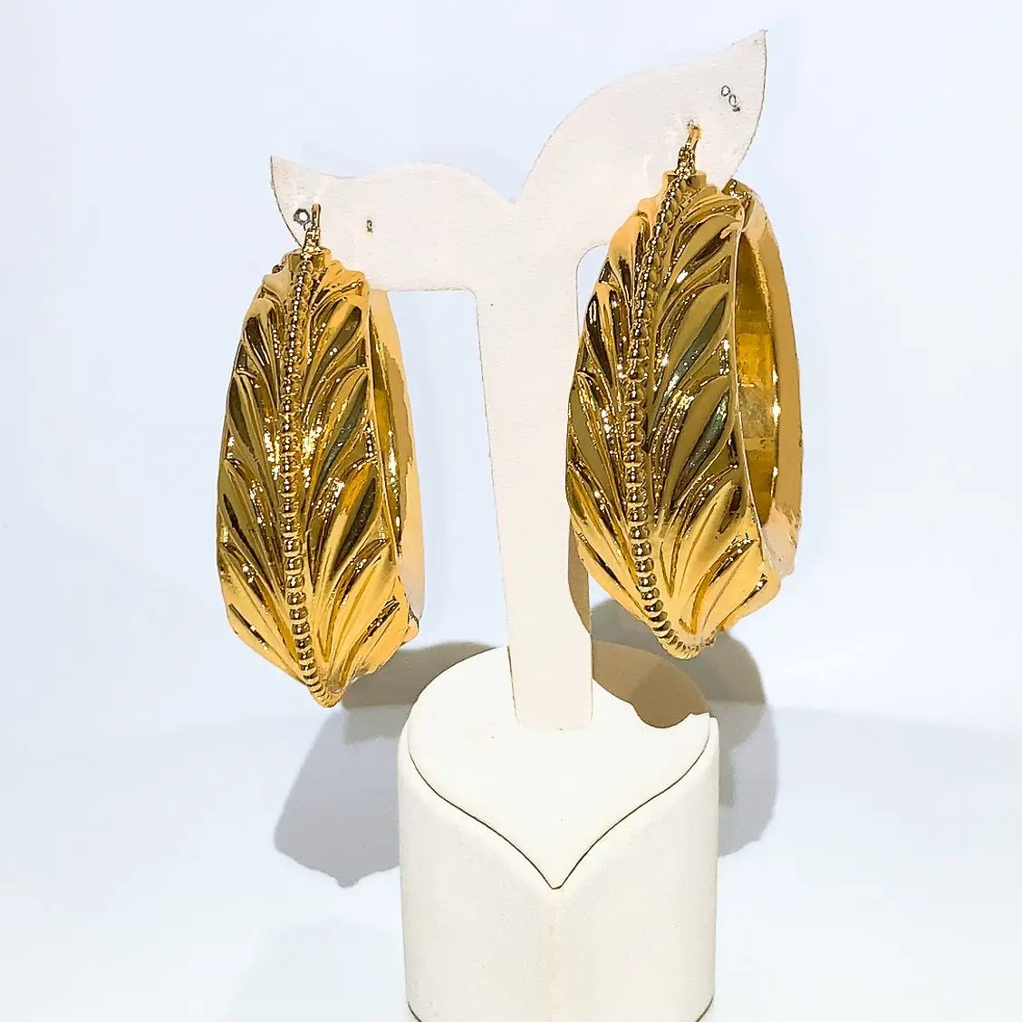 The Latest Fashionable Leaves Pattern Women Gold Plated Jewelry Hotsale Earrings Huge Light Weight Jewel Hoops for Wedding Party