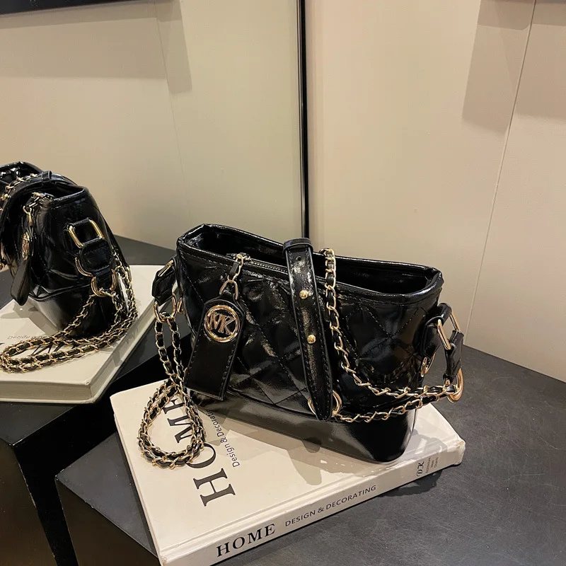 

2025 Xiaoxiangfeng Rhombus Chain Bag - New, Fashionable, High-End, Shoulder/Crossbody