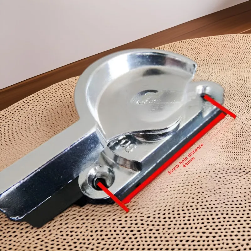 قفل نافذة عتيق من سبائك الألومنيوم قفل أمان للباب المنزلق مع خطاف هلال لنوافذ سحب البندية