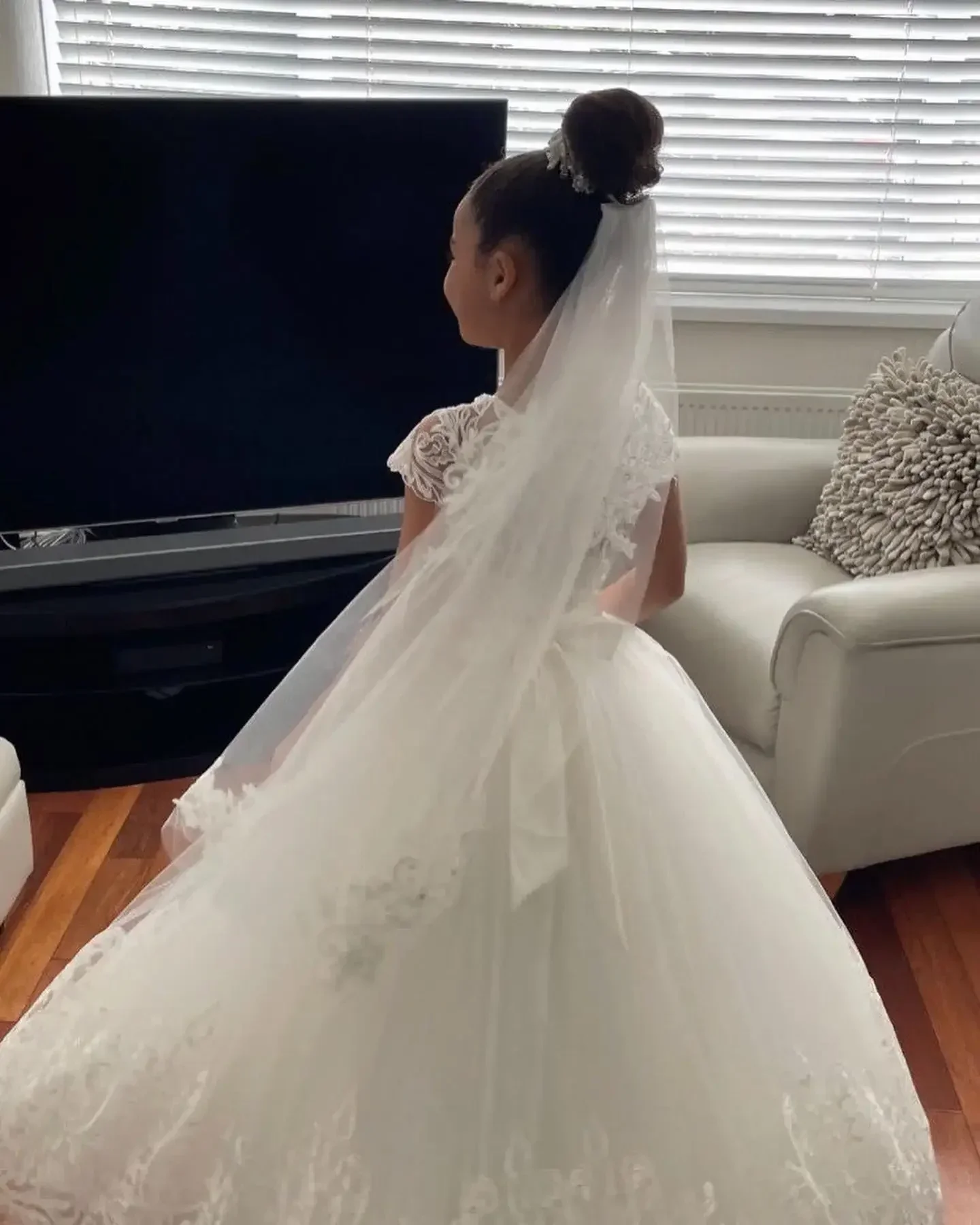 Vestidos de niña de flores de encaje de color marfil personalizados para boda, tul con cuentas y lazo, vestidos de fiesta de cumpleaños para niños, primer vestido de princesa