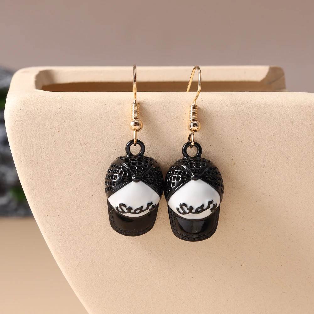 Aihua Kawaii Cartoon Hut Ohrringe Persönlichkeit Baseballkappe Strandpantoffel Hängeohrringe für Frauen Männer Urlaubsschmuck Geschenke – Detail 14