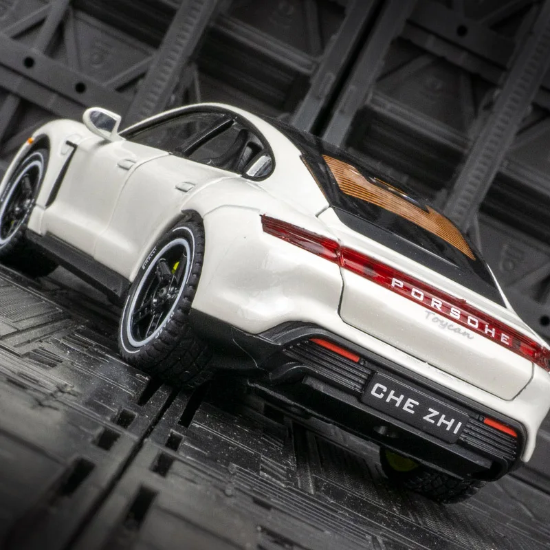 1:32 Porsche Taycan modelo de coche de aleación, puertas y capó de motor, el maletero se puede abrir, regalo de coche de juguete para niños
