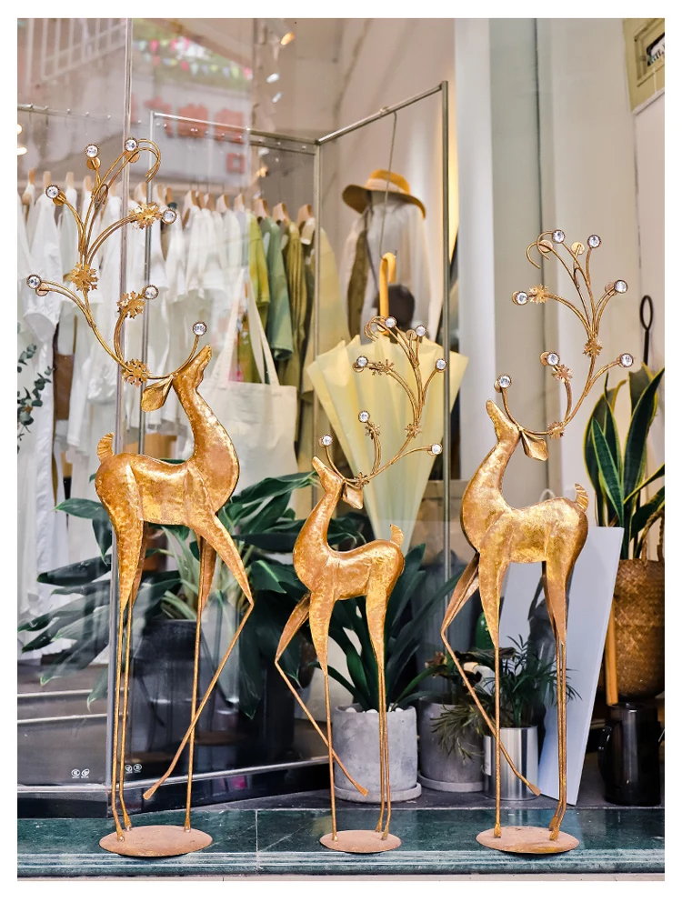 الأمريكية الرجعية الخفيفة الفاخرة الإنترنت المشاهير الغزلان الطابق الديكور متجر الملابس نافذة غرفة المعيشة التلفزيون بجوار المدخل l