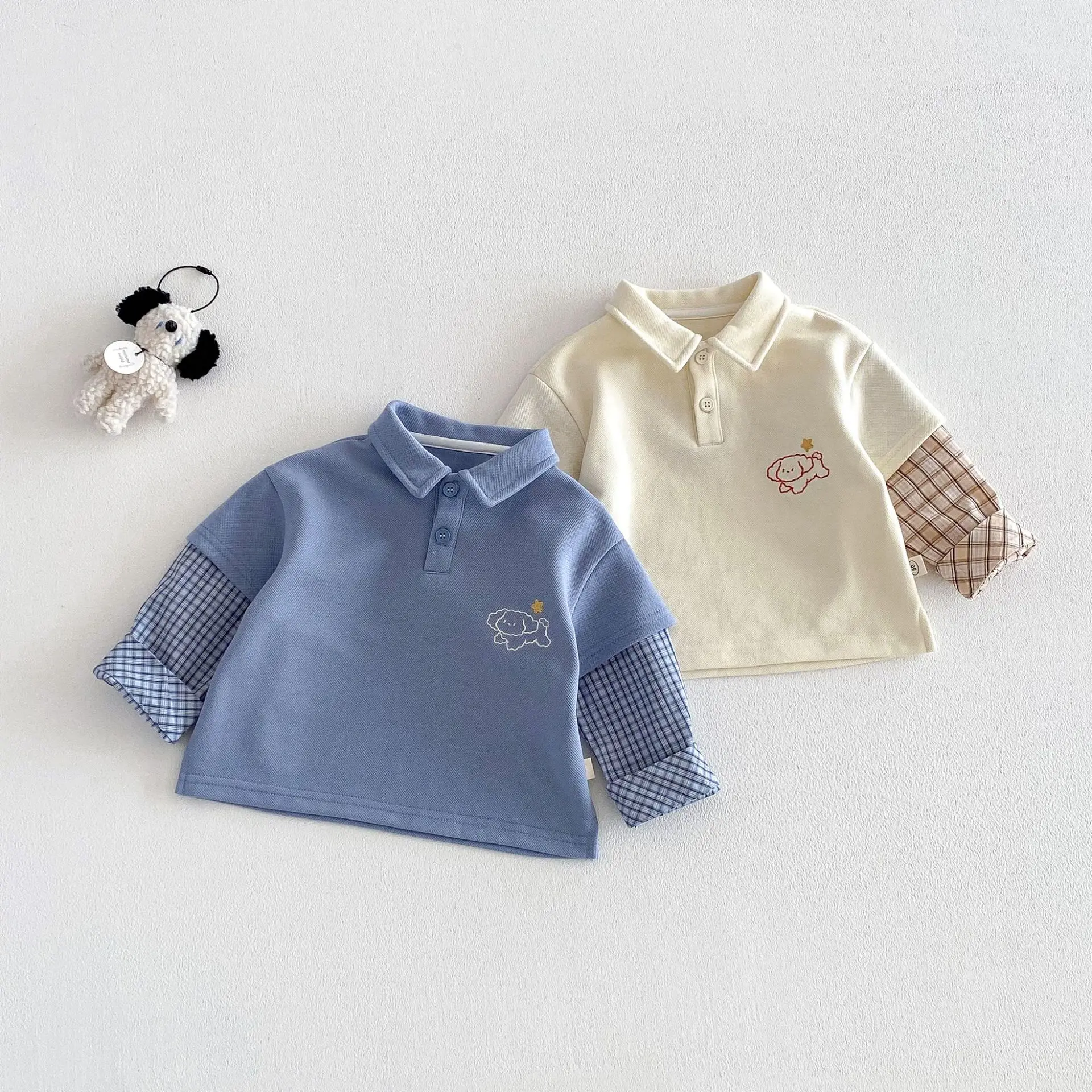 

Детская модная рубашка-поло, новинка 2026, весенняя корейская версия для мальчиков, футболка из двух предметов с героями мультфильмов, детский весенний топ