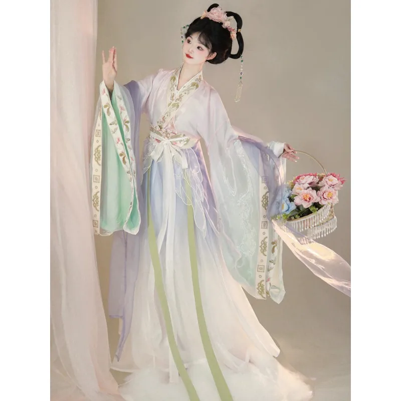 

North and South Dynasties waist-length eight-broken skirt heavy industry embroidery fairy daily suit