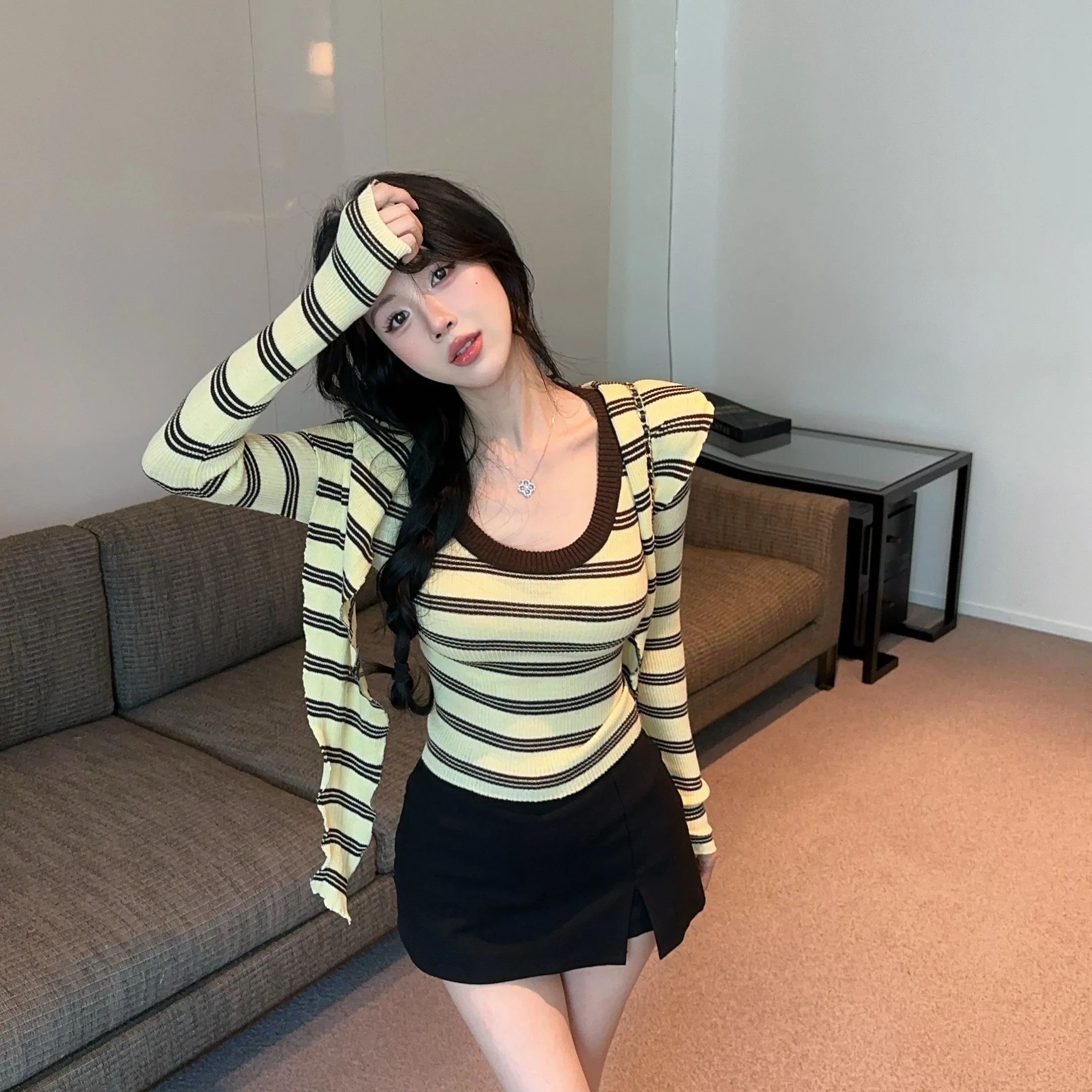 Atasan Rajut Slim Fit Dua Potong Bergaris Korea Modis untuk Wanita Muda, Koleksi Musim Gugur Terbaru