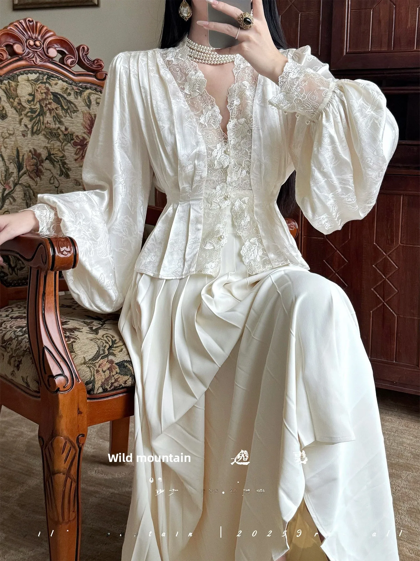 

Original Lace Lantern Sve V-Ne Embroidered irt Jaet Waist-Cinching French Sle Loose Fit Long Sve Women's Top