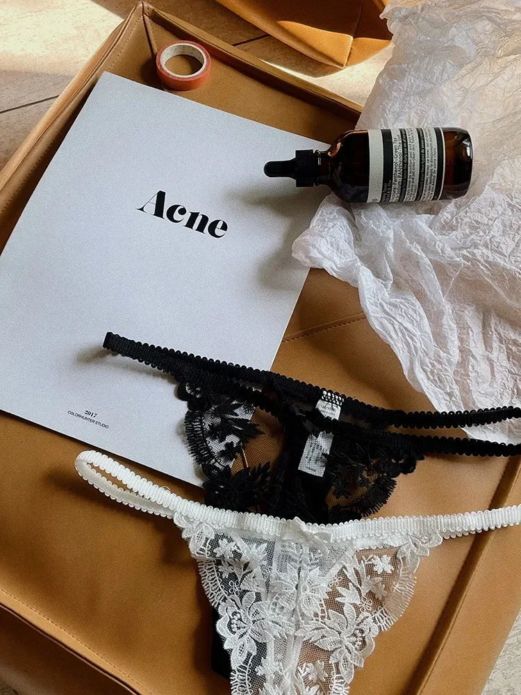 Pure Desire French Lace Thong, sinnlicher, romantischer, transparenter Weihnachtsspezial-Slip, kein Ausziehen nötig, hoher Schlitz, T-Panty für Damen