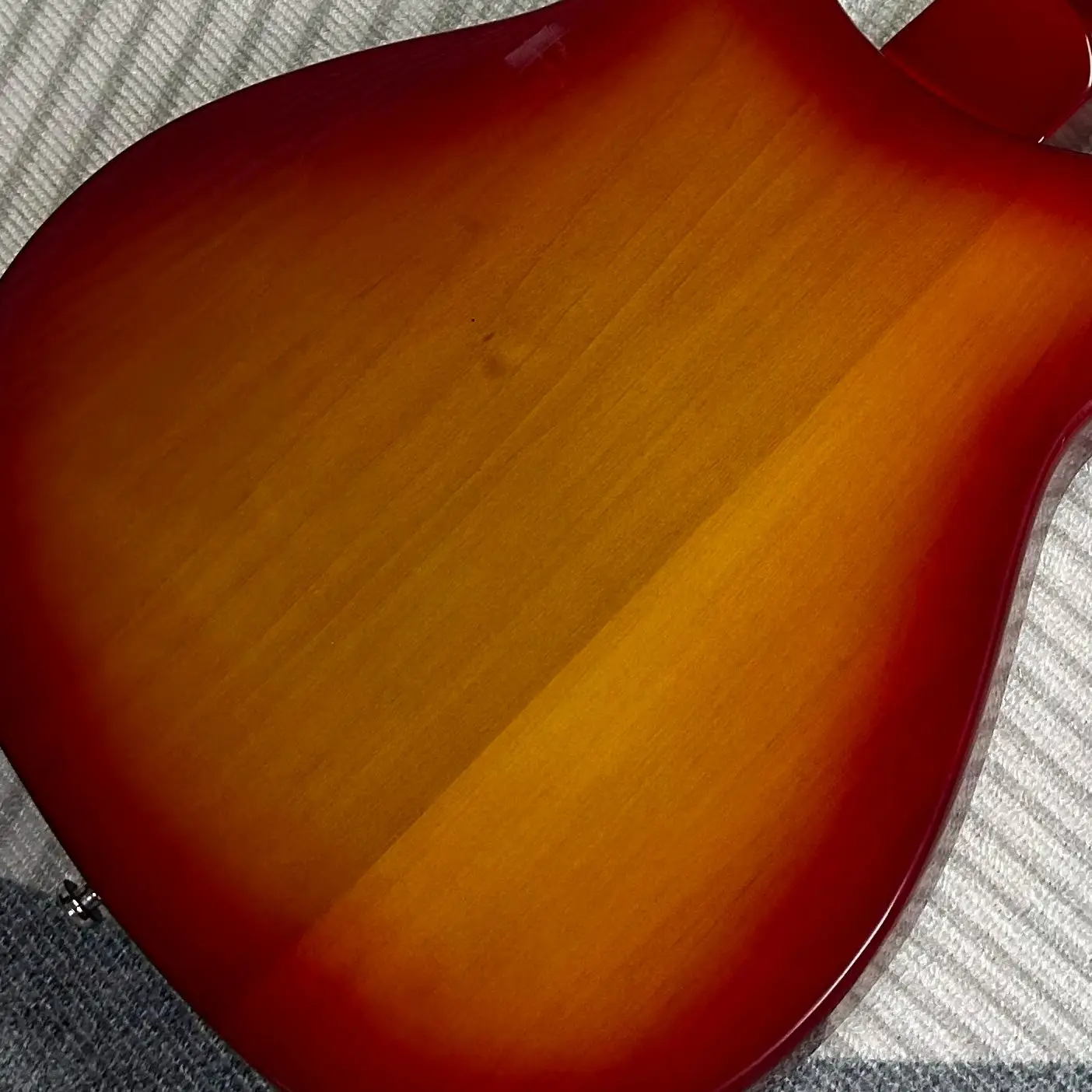 Cherry Sunburst 325 Model Electric Guitars 527 mm Scale Length F Holes