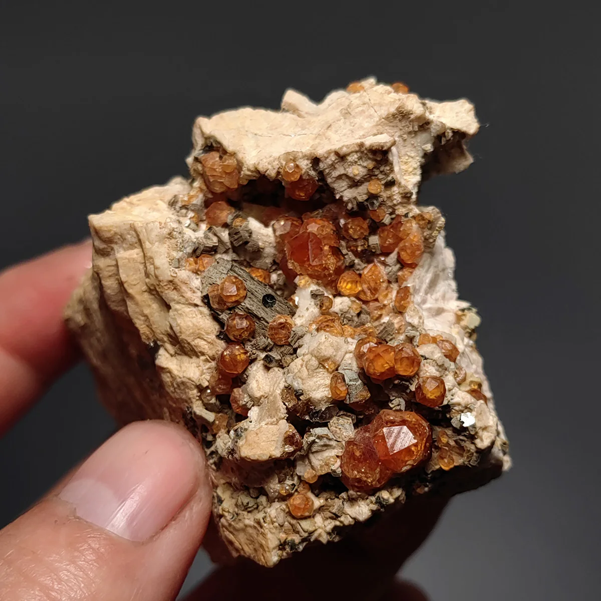 C0-2A  100% Natural Smoke Quartz Feldspar Spessartine Garnet Mineral Crystal Specimen Trinkets Home Decoration Yunxiao