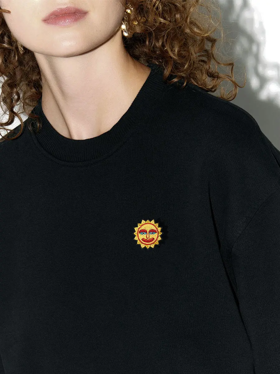 手刺繍のスマイリーサンブローチ、繊細なラペルピン、服、帽子、バッグ用のユニークでトレンディなアクセサリー