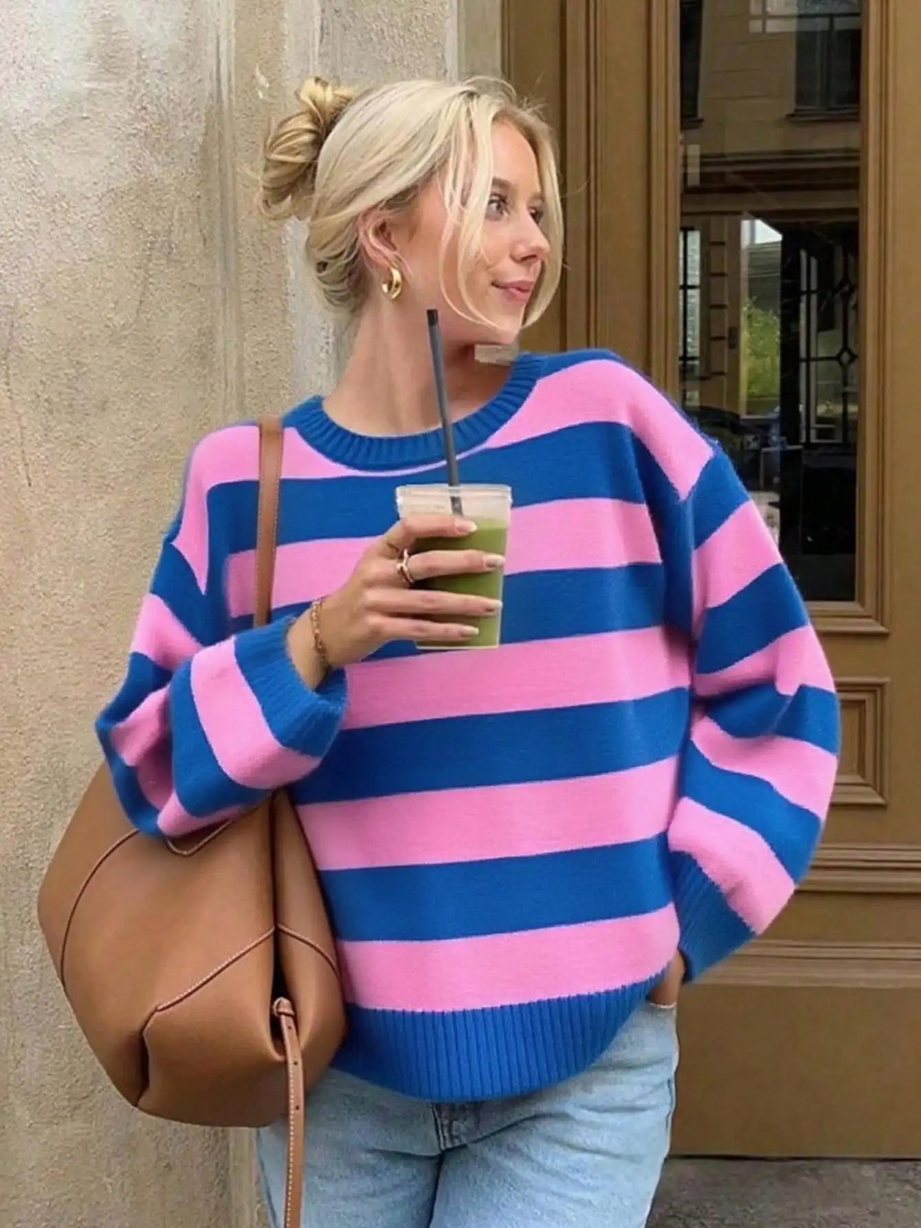 

Розово-голубой полосатый свитер оверсайз с круглым вырезом, со спущенным плечом, свободного кроя, в корейском повседневном стиле для осени