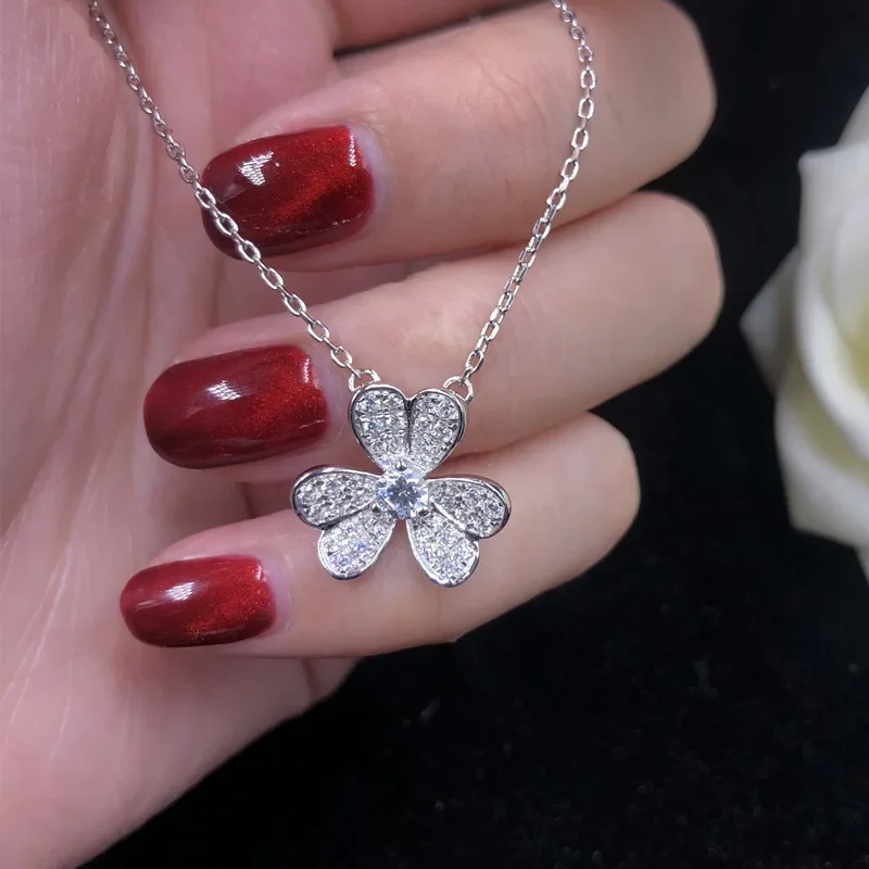 Solid 14K White Gold AU585 Platinum PT950 Three Leaf Heart Necklace Temperament 18k Gold Moissan Diamonds