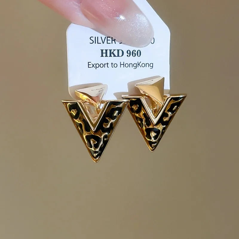 

Minar Hip Hop Rock Black Enamel V Shape Clip Earrings for Women 18K Real Gold Plated Copper Statement Party Jewelry Wholesale